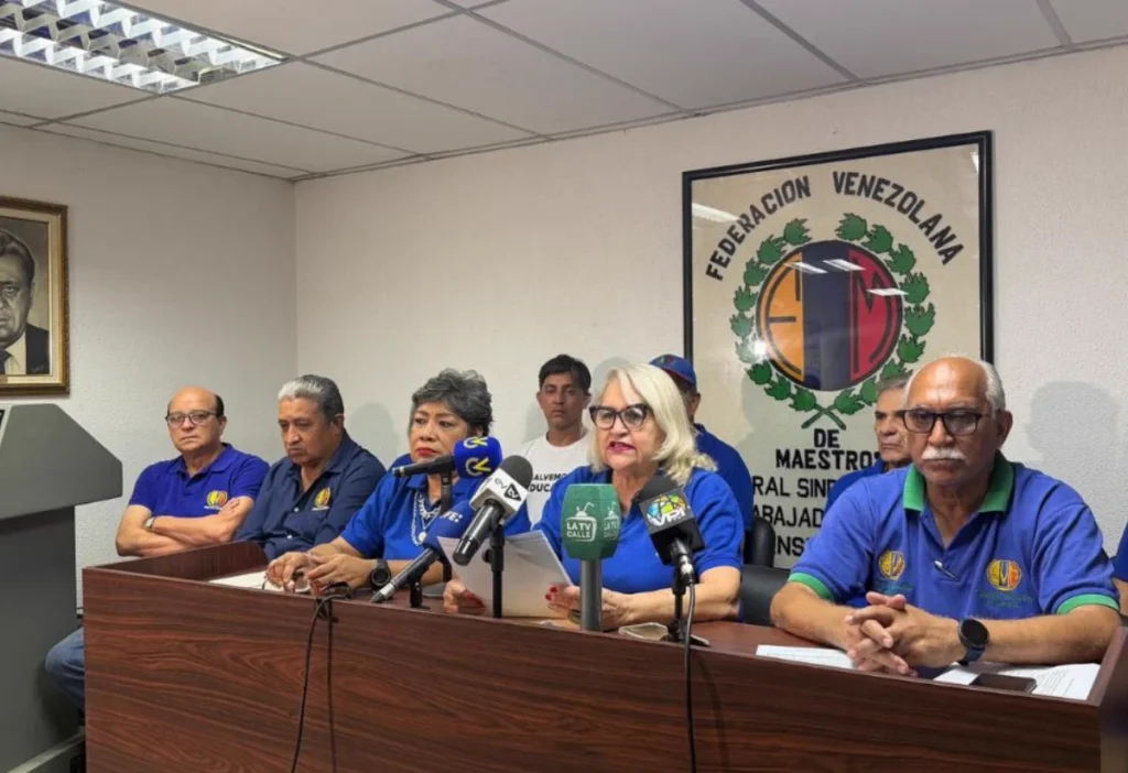 Docentes del país subsisten en medio de la crisis