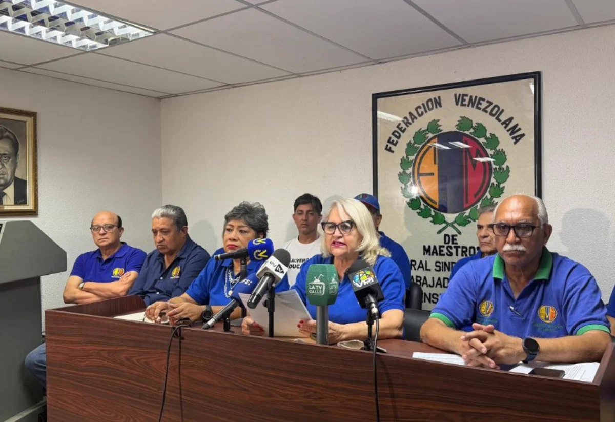 Representantes del magisterio venezolano durante una rueda de prensa