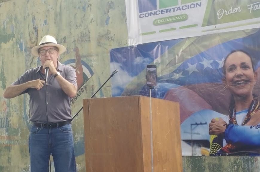 Encuentro de dirigentes y ciudadanos durante la visita de Concertación Ciudadana a Barinas